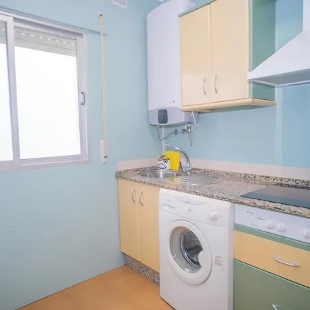 Centrico En Conil Con Balcon Privado, Aire Acondicionado Y Garaje Familia *